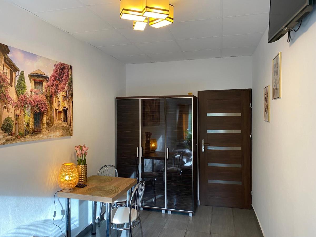 Aparthotel Superjednostka Katowice Ngoại thất bức ảnh